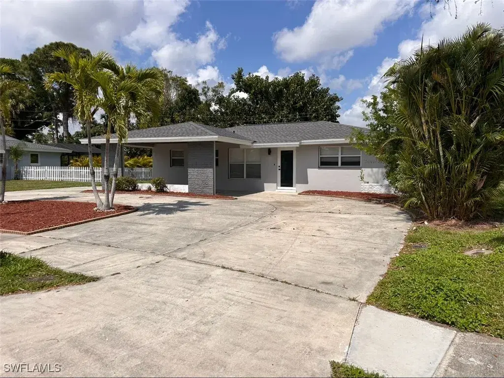 Picture of 4562 Tennyson Dr, North Fort Myers, FL 33903
