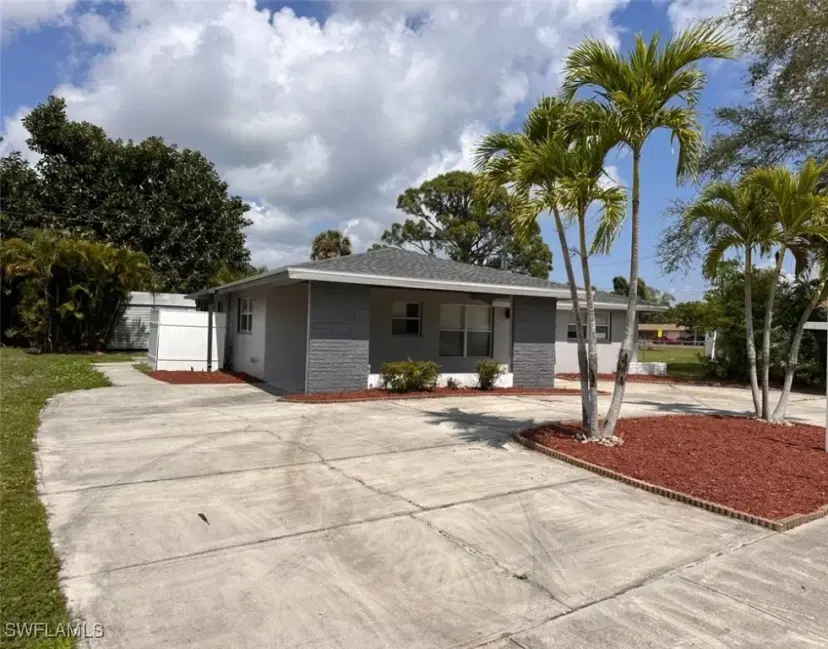 Picture of 4562 Tennyson Dr, North Fort Myers FL 33903