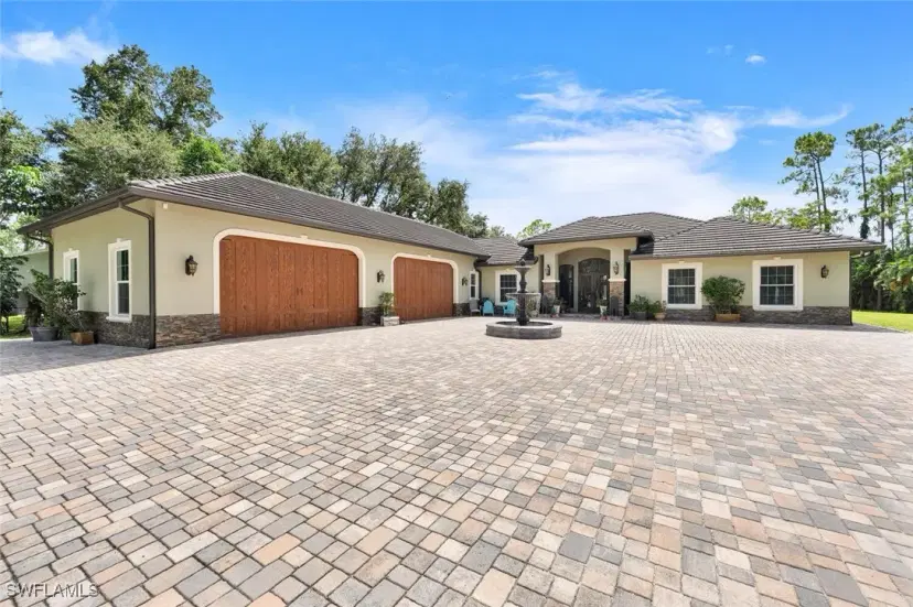 Picture of 1381 Oakes Blvd, Naples FL 34119