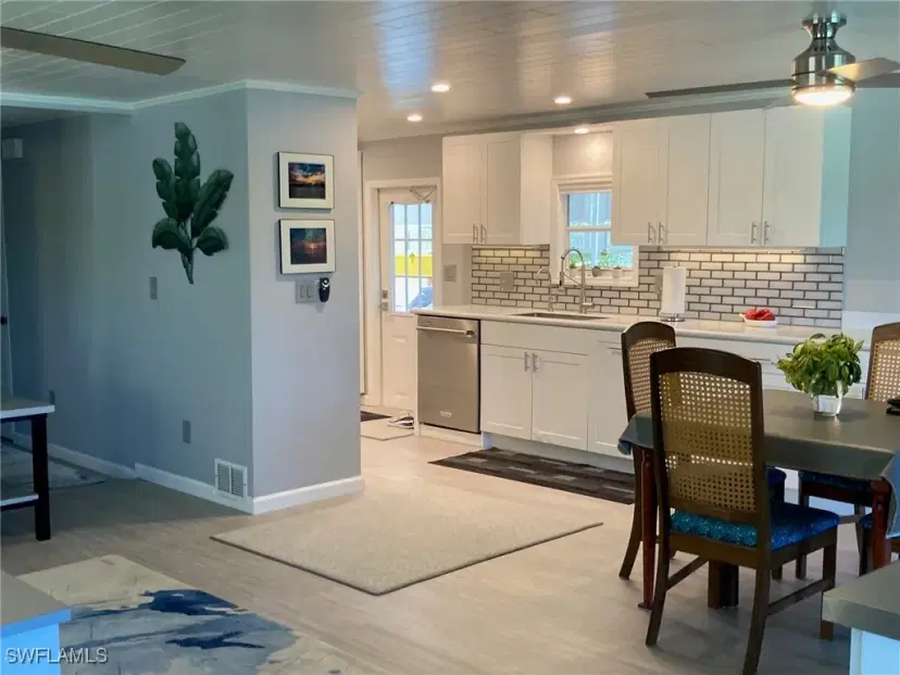 Picture of 210 Sun Cir, Fort Myers FL 33905