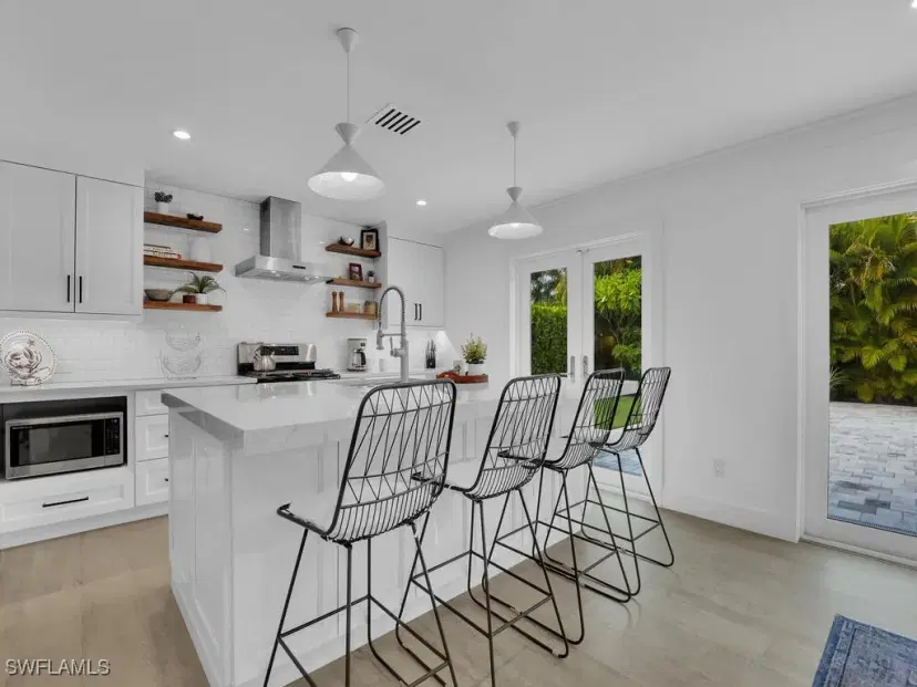 Picture of 1271 12Th St N, Naples FL 34102