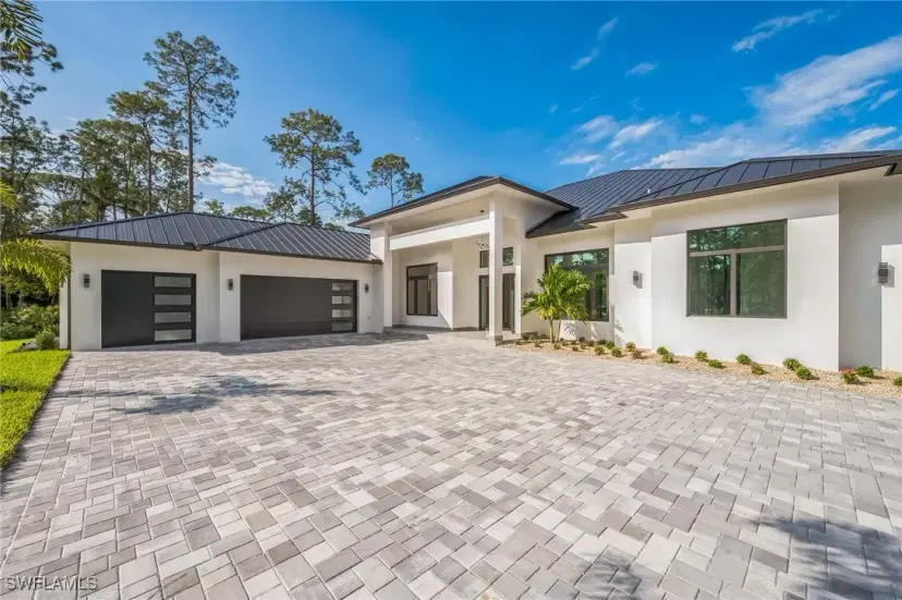 Picture of 1125 Oakes Blvd, Naples FL 34119