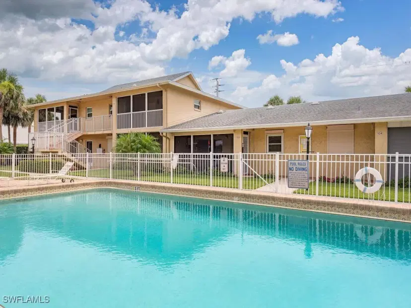 Picture of 2010 Alamanda Dr 201, Naples FL 34102