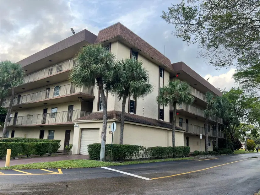 Picture of 3101 NW 47Th Ter 228, Lauderdale Lakes FL 33319