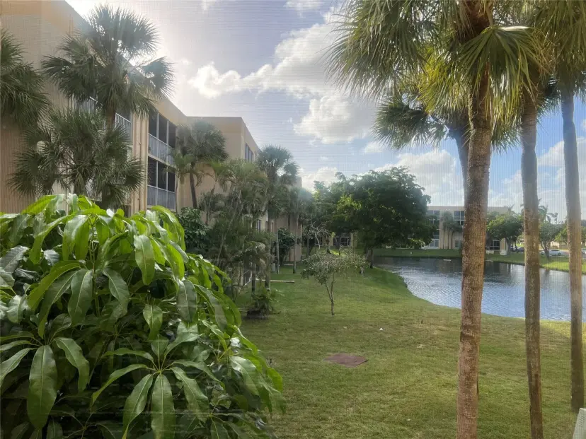 Picture of 3101 NW 47Th Ter 228, Lauderdale Lakes FL 33319