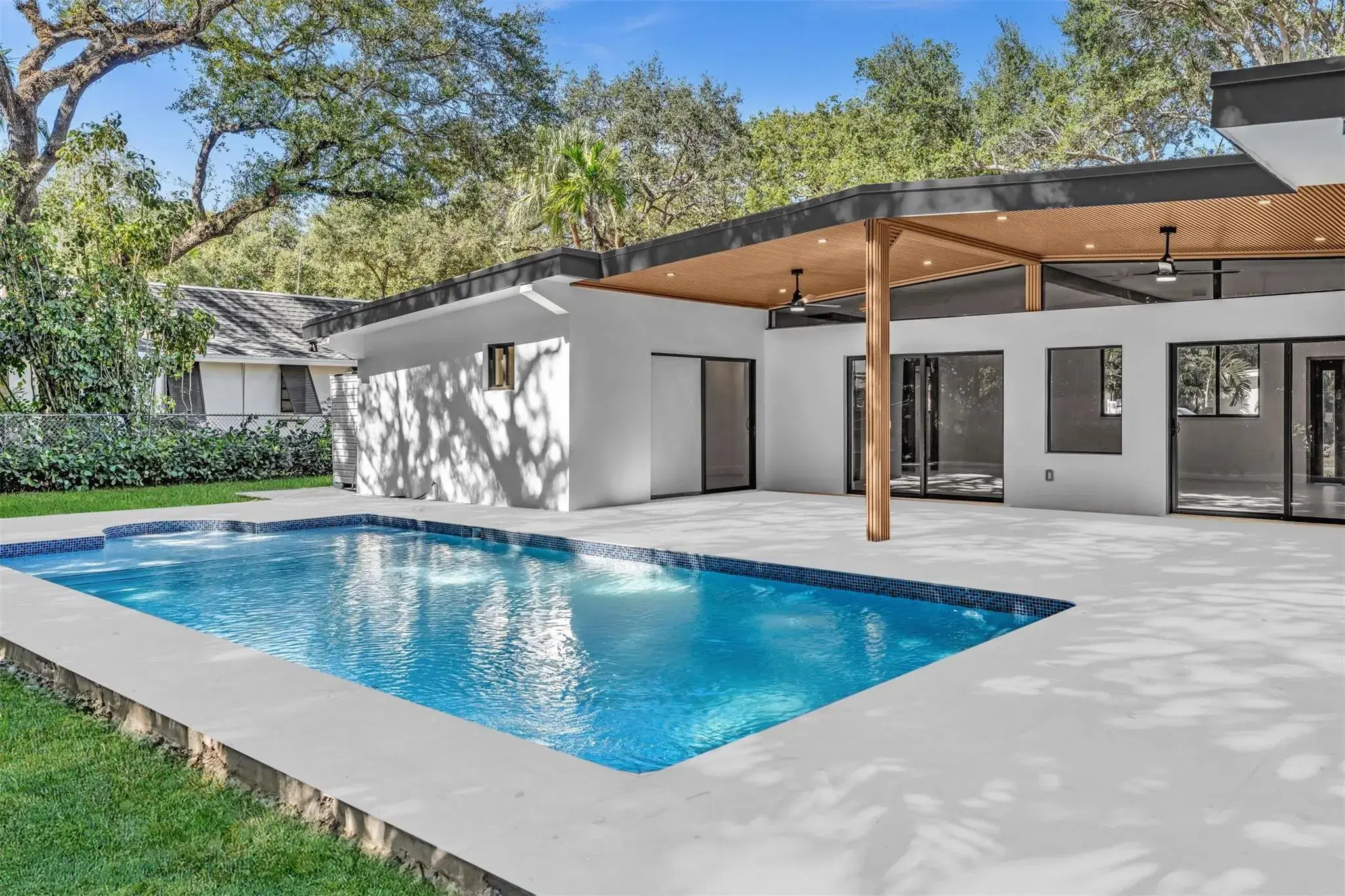 Picture of 2180 NE 190Th Ter, North Miami Beach, FL 33179