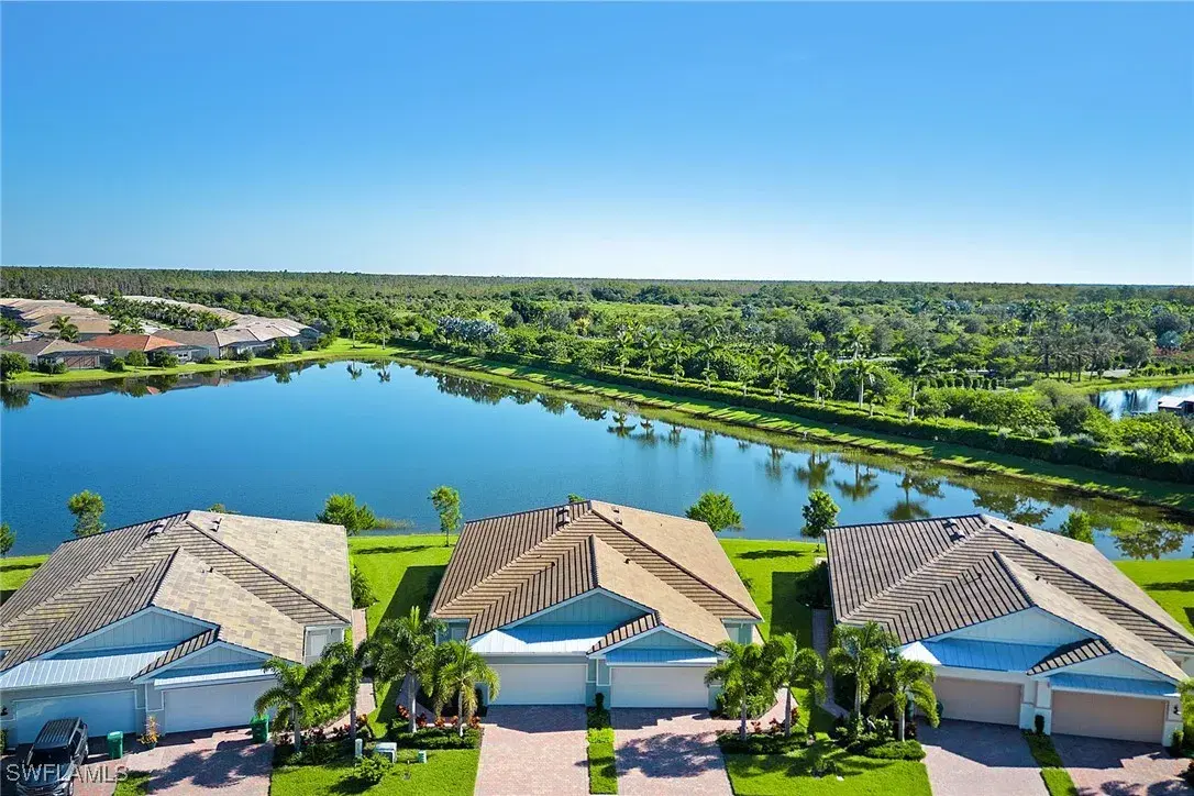 Picture of 14623 Edgewater Cir, Naples, FL 34114