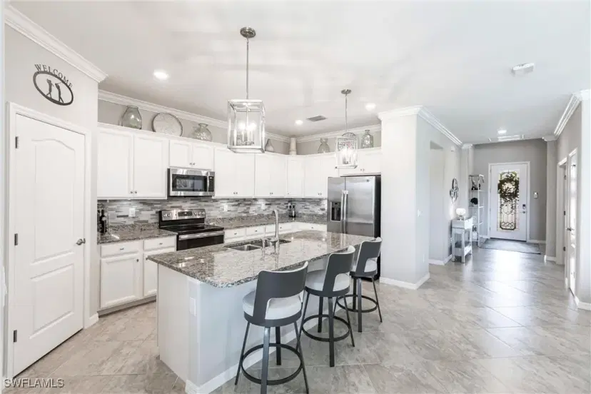 Picture of 16016 Palmetto Prairie Dr, Alva FL 33920