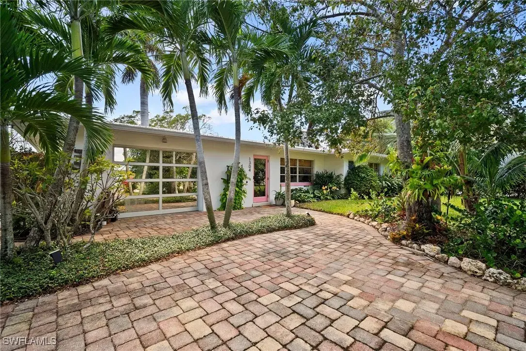 Picture of 1304 Milano Dr, Naples, FL 34103