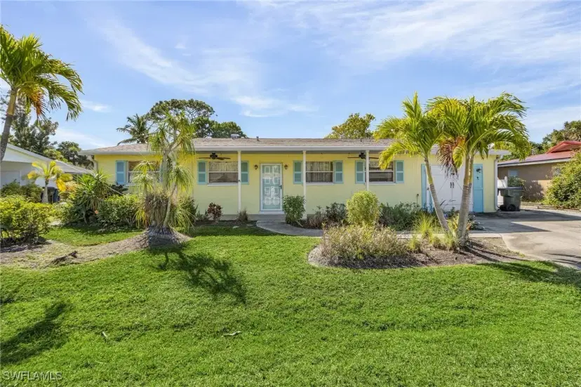 Picture of 834 Lake Mcgregor Dr, Fort Myers FL 33919