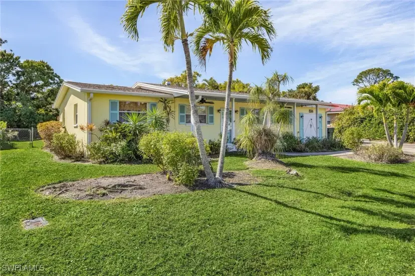 Picture of 834 Lake Mcgregor Dr, Fort Myers FL 33919