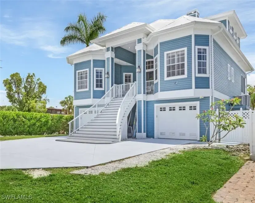 Picture of 2917 Poplar St, Naples FL 34112