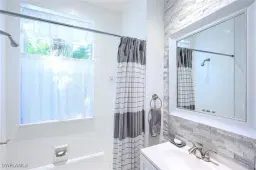 Picture of 133 Colonade Cir, Naples, FL 34103