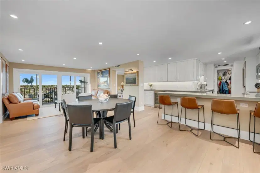 Picture of 300 Park Shore Dr Pha6, Naples FL 34103