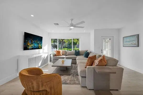 Picture of 917 SW 38Th Court, Boynton Beach FL 33435