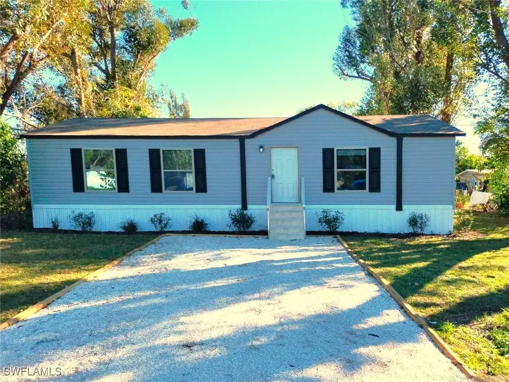 Picture of 4992 Mars St, Fort Myers, FL 33905