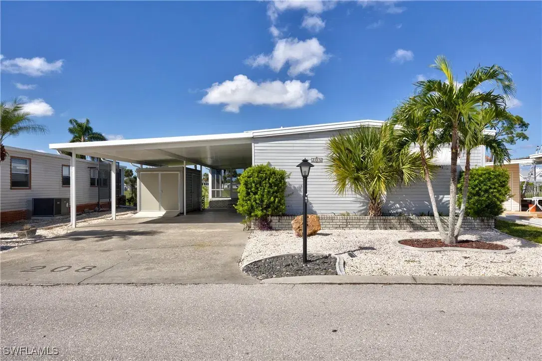 Picture of 208 Nicklaus Blvd, North Fort Myers, FL 33903