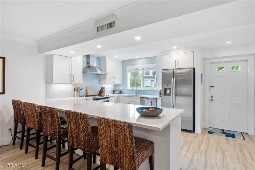 Picture of 525 10Th Ave S B101, Naples FL 34102