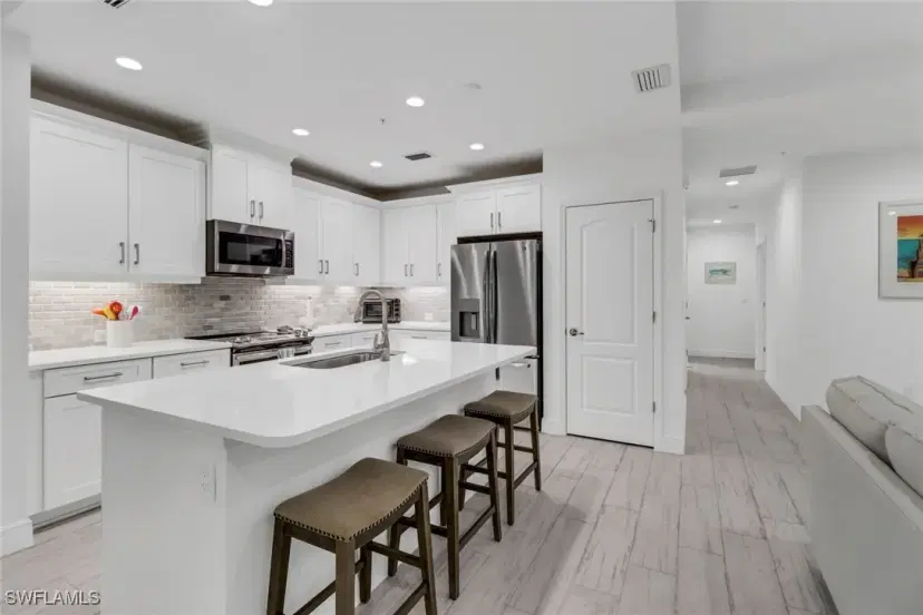 Picture of 6953 Avalon Cir 1801, Naples FL 34112