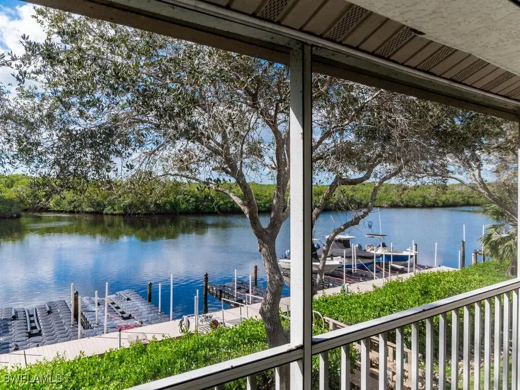 Picture of 230 Newport Dr 610, Naples, FL 34114