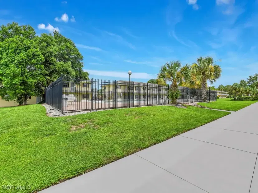 Picture of 3325 Airport Rd N C4, Naples FL 34105