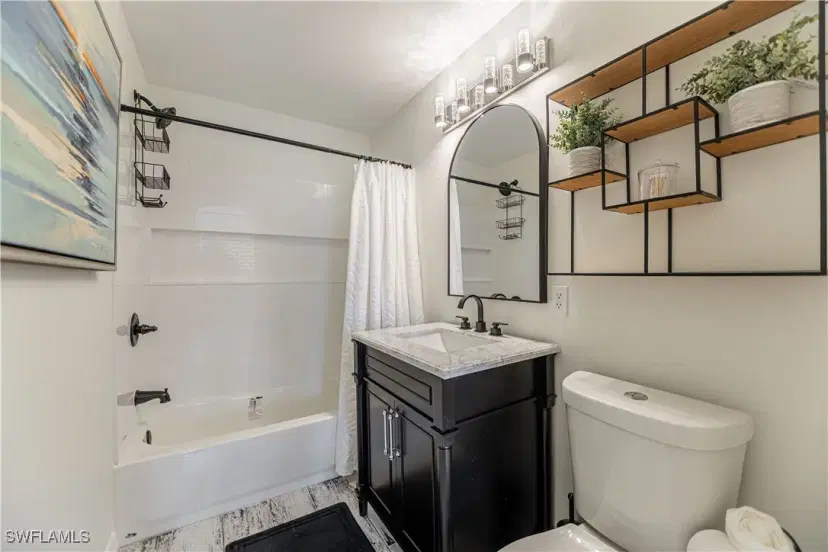 Picture of 992 Woodshire Ln D103, Naples FL 34105