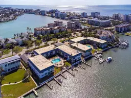 Picture of 333 Harbour Dr 108, Naples, FL 34103