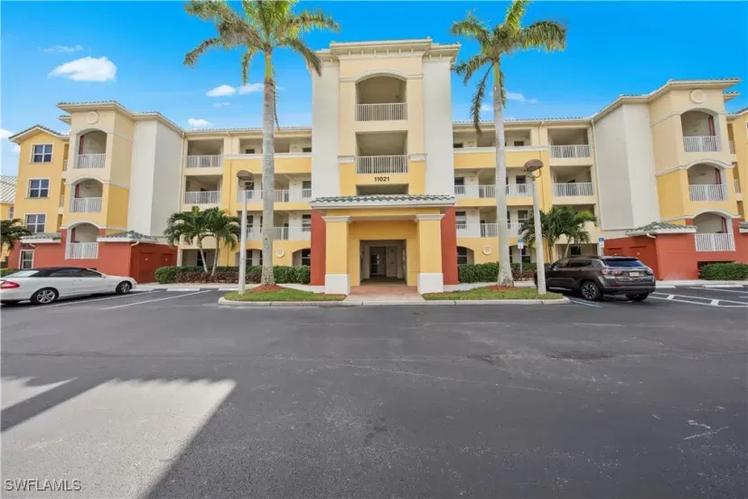 Picture of 11021 Gulf Reflections Dr 301, Fort Myers FL 33908