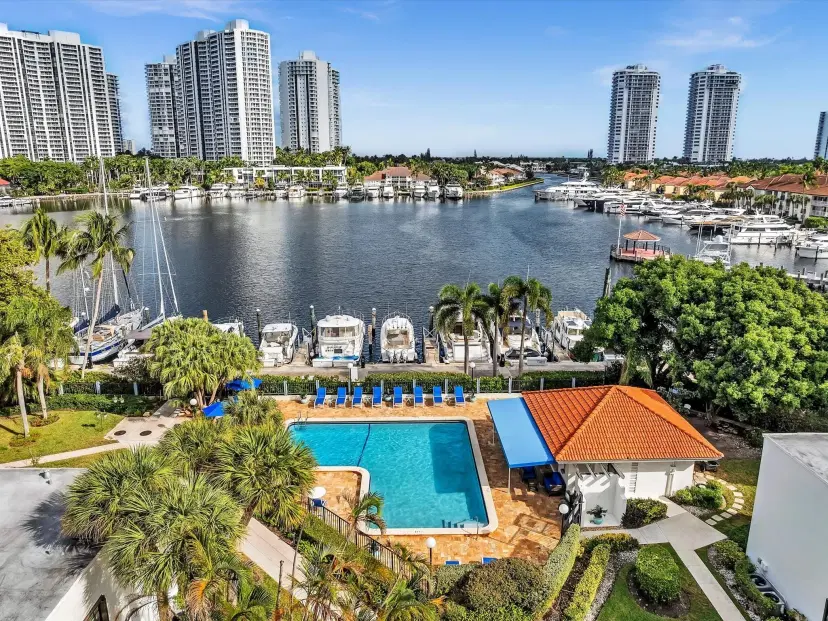 Picture of 3500 Magellan Cir 715, Miami FL 33180