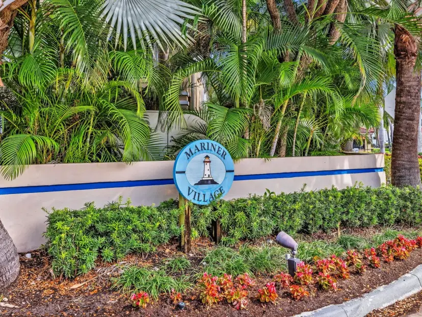 Picture of 3500 Magellan Cir 715, Miami FL 33180