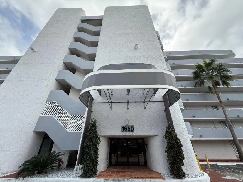 Picture of 1650 NE 115Th St 406, Miami FL 33181