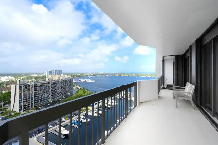 Picture of 108 Lakeshore Drive 38-T, North Palm Beach FL 33408