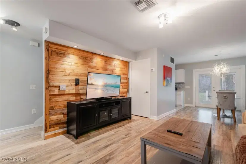 Picture of 601 18Th Ave Nw, Naples FL 34120