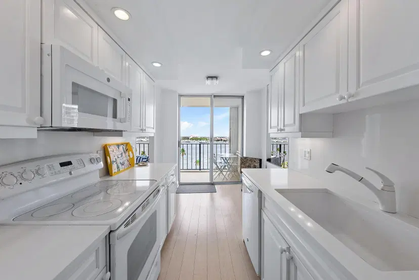 Picture of 1801 S Flagler Drive 1206, West Palm Beach FL 33401