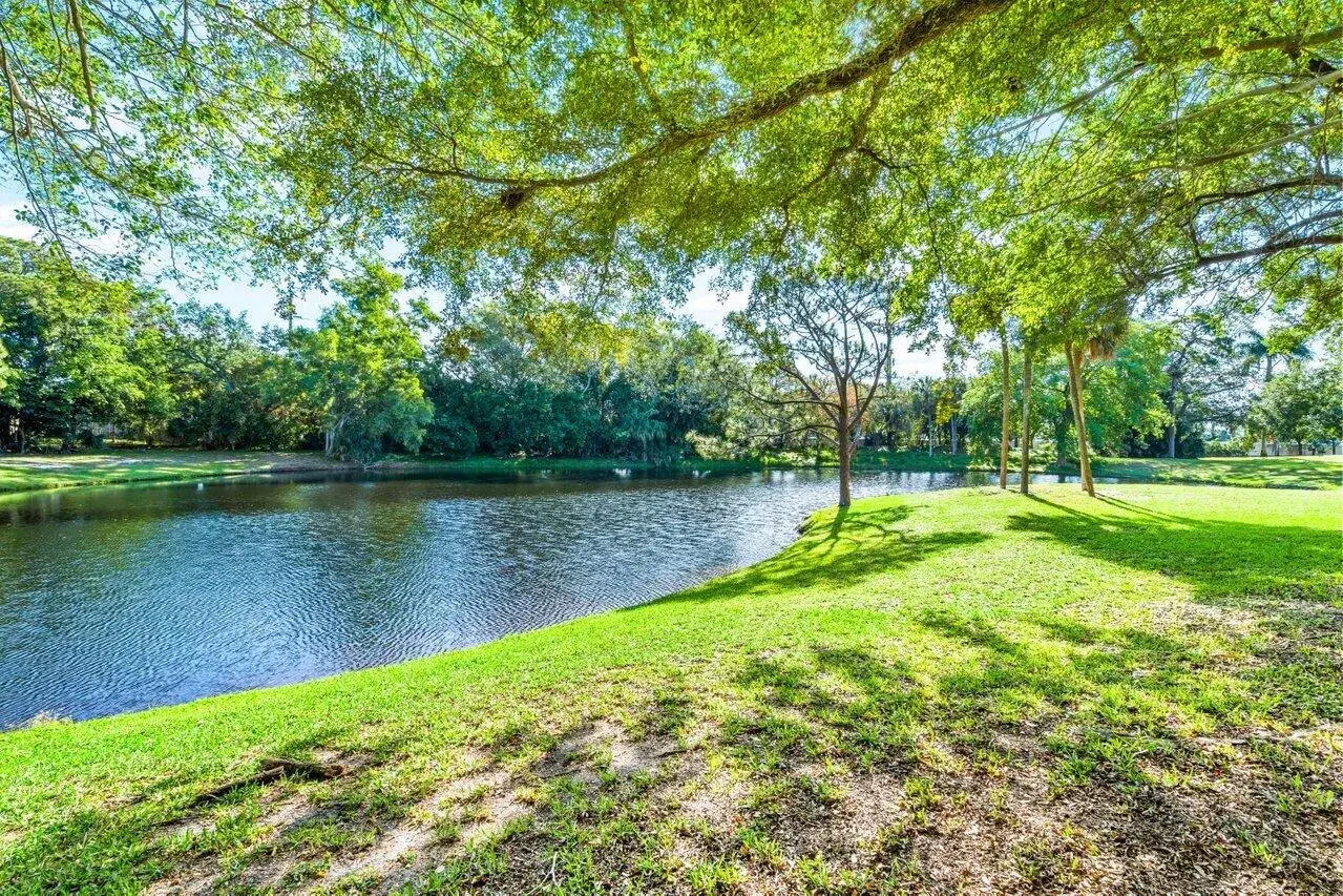 Picture of 5087 Oak Hill Lane 315, Delray Beach, FL 33484