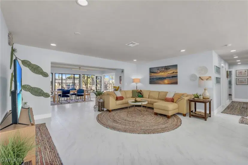 Picture of 1443 Windsor Ct, Cape Coral FL 33904