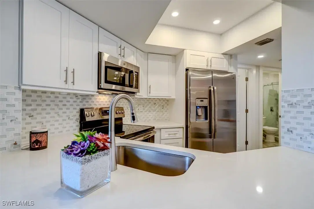 Picture of 9623 Eaton Gardens Ln 101, Fort Myers, FL 33919