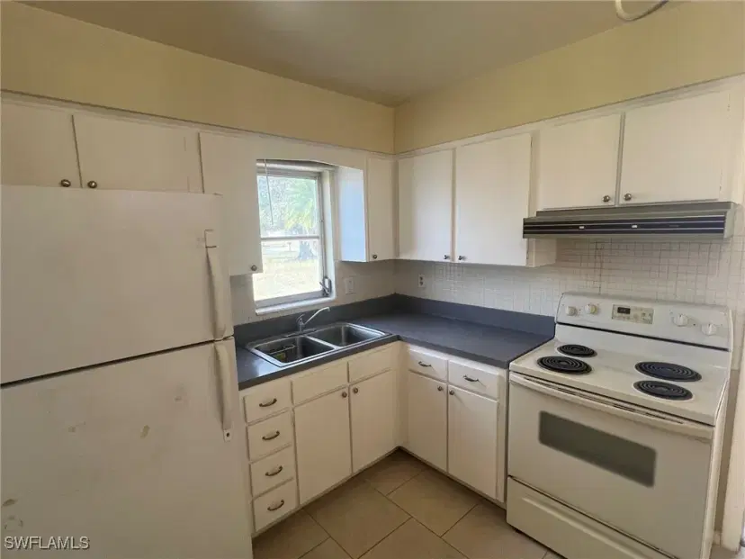 Picture of 317 Morgan Cir N, Lehigh Acres FL 33936