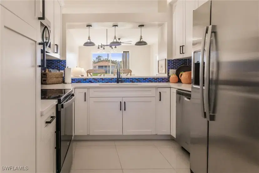 Picture of 440 Robin Hood Cir 102, Naples FL 34104
