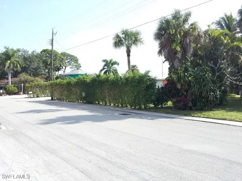 Picture of 1898 Harbor Ln, Naples FL 34104