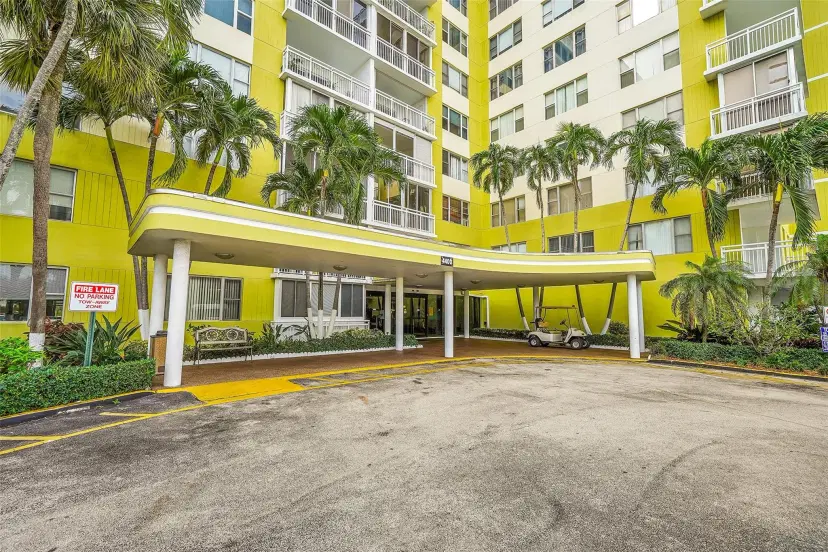 Picture of 4400 Hillcrest Dr 414B, Hollywood FL 33021