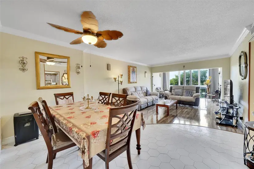 Picture of 4400 Hillcrest Dr 414B, Hollywood FL 33021