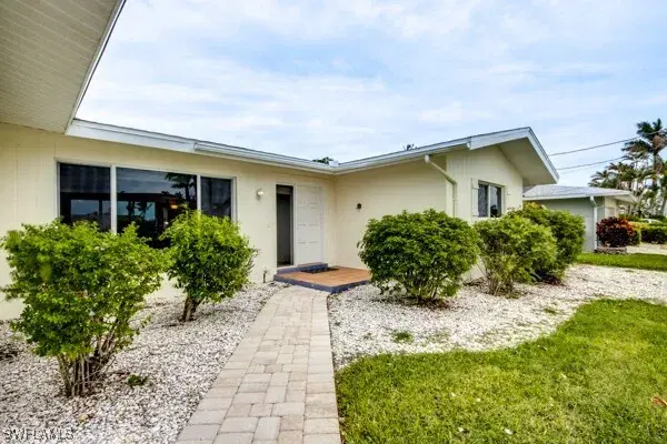 Picture of 913 SE 43Rd Ter, Cape Coral FL 33904