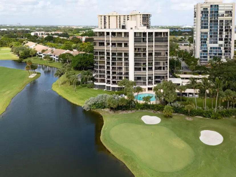 Picture of 2427 Presidential Way 704, West Palm Beach FL 33401