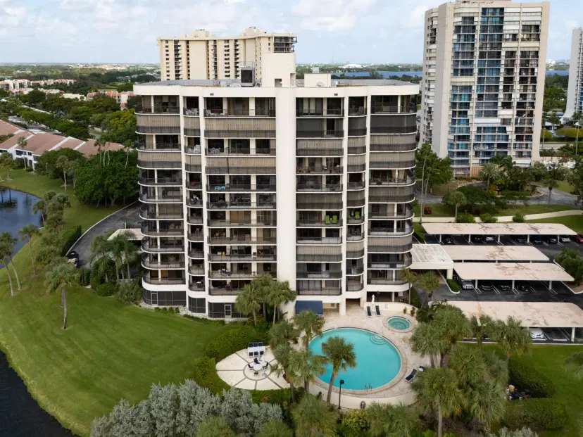 Picture of 2427 Presidential Way 704, West Palm Beach FL 33401