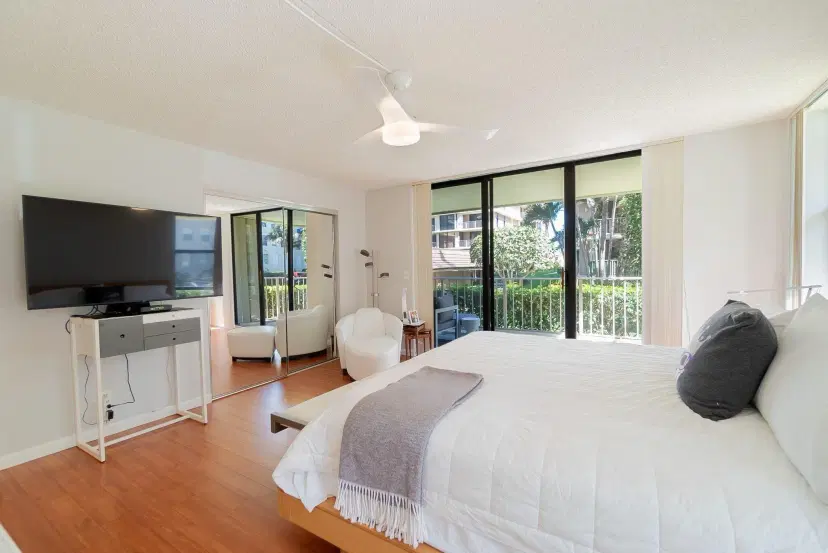 Picture of 3200 S Ocean Boulevard C101, Palm Beach FL 33480