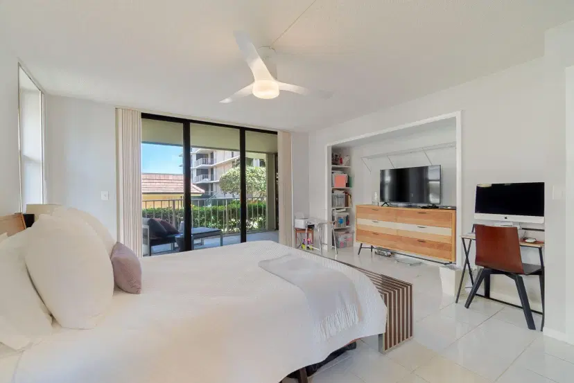 Picture of 3200 S Ocean Boulevard C101, Palm Beach FL 33480