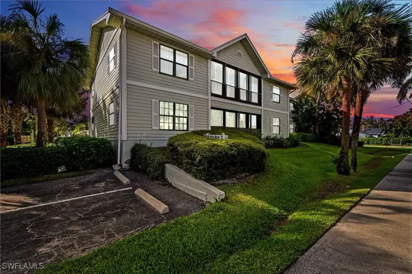 Picture of 880 8Th Ave S 202, Naples FL 34102