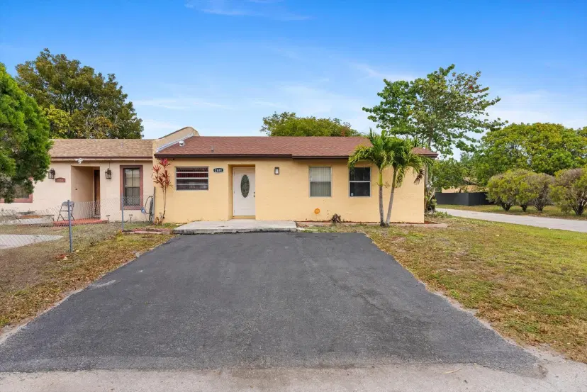 Picture of 2881 NW 204Th Street, Miami Gardens FL 33056