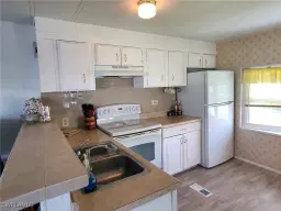 Picture of 865 Moonlight Dr, North Fort Myers, FL 33917